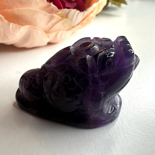 Adorable Mini Money Toad Master Carved In Amethyst | Pocket size